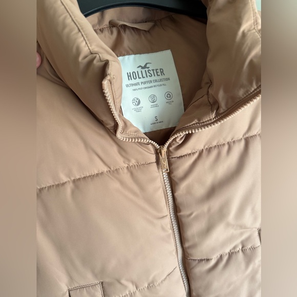 Hollister Ultimate Mini Puffer Vest - Picture 8 of 9